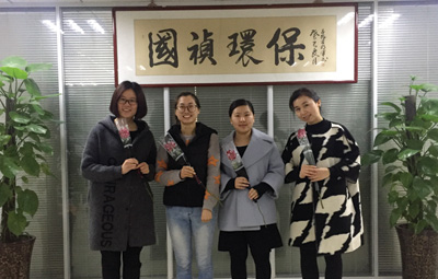 春臨江淮三月天，姹紫嫣紅映紅顏